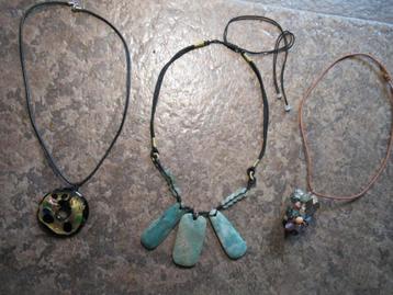 KETTINGEN 3 stuks Groene Jade, Halfedelsteen en Glasplaquet beschikbaar voor biedingen