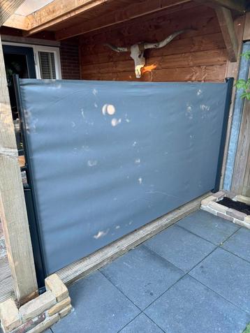 Zonnescherm of Windscherm beschikbaar voor biedingen