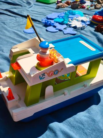 Fisher Price boot met kapitein  beschikbaar voor biedingen