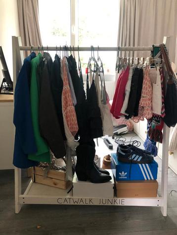 Catwalk Junkie Kledingrek beschikbaar voor biedingen