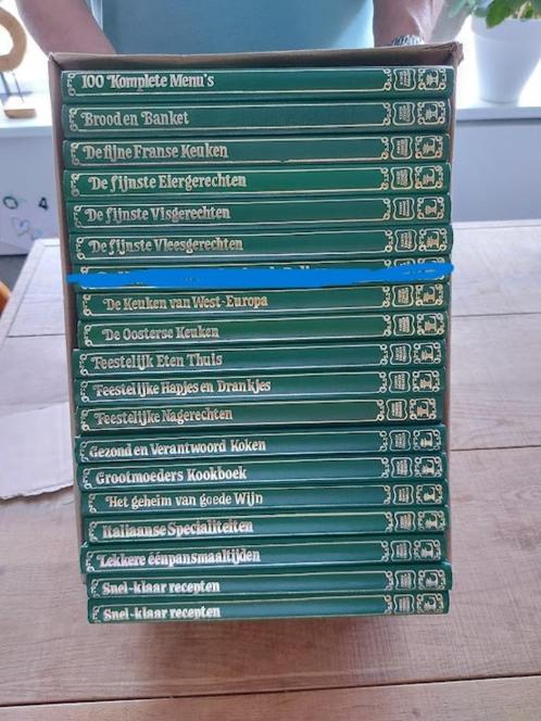 18 delige serie Koken zonder grenzen in kunstleren kaft, Boeken, Kookboeken, Zo goed als nieuw, Ophalen