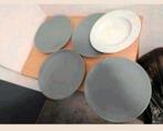 4 IKEA dinerborden en een porselein witte bord, Ophalen of Verzenden, Zo goed als nieuw
