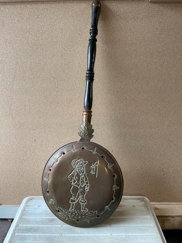 Antieke koperen bedstoof beschikbaar voor biedingen