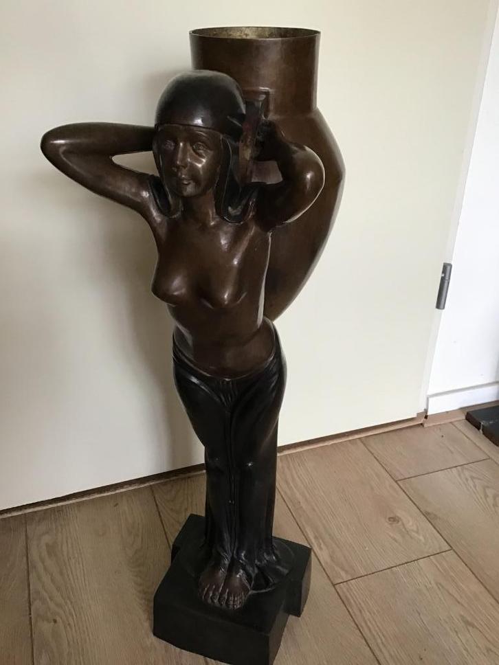 Antiek koperen beeld: Vrouw met een grote kruik, Antiek en Kunst, Curiosa en Brocante, Ophalen of Verzenden