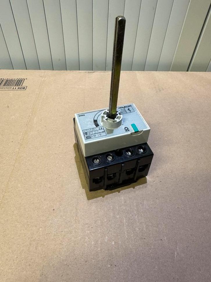 Lastscheider / hoofdSchakelaar DUCO HOLEC DCM 63/4 - 63A, Hobby en Vrije tijd, Elektronica-componenten, Gebruikt, Ophalen of Verzenden