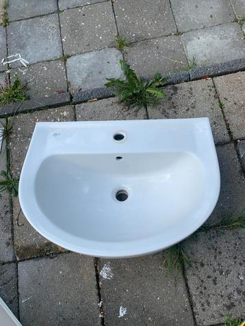 Wastafel te koop beschikbaar voor biedingen