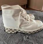 Chanel boots size 38, Beige, Lage of Enkellaarzen, Ophalen of Verzenden, Gedragen