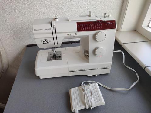 Naaimachine Husqvarna Viking (Defect), Hobby en Vrije tijd, Naaimachines en Toebehoren, Zo goed als nieuw, Naaimachine, Husqvarna