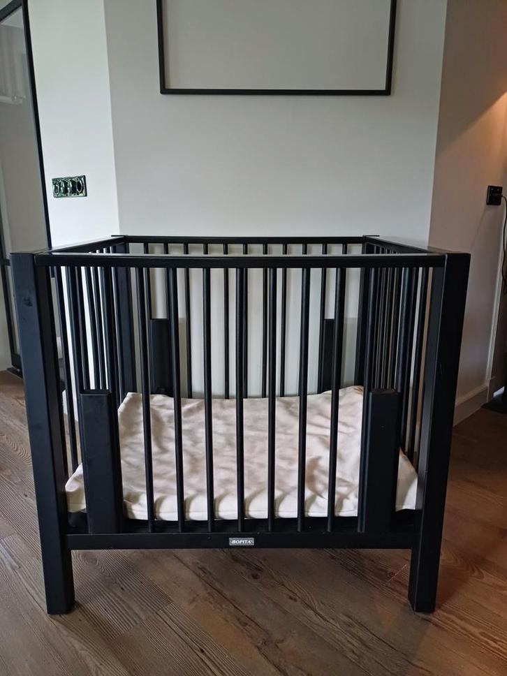 Zwarte box Bopita met boxmatras en hoes, Kinderen en Baby's, Boxen, Zo goed als nieuw, Ophalen