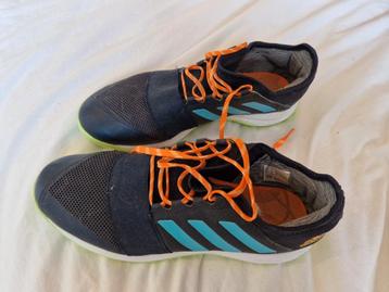 Adidas maat 42 beschikbaar voor biedingen