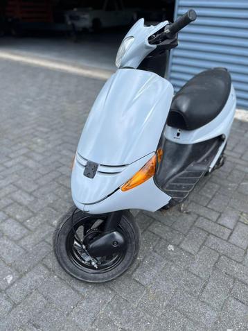 Scooter Peugeot zenith beschikbaar voor biedingen