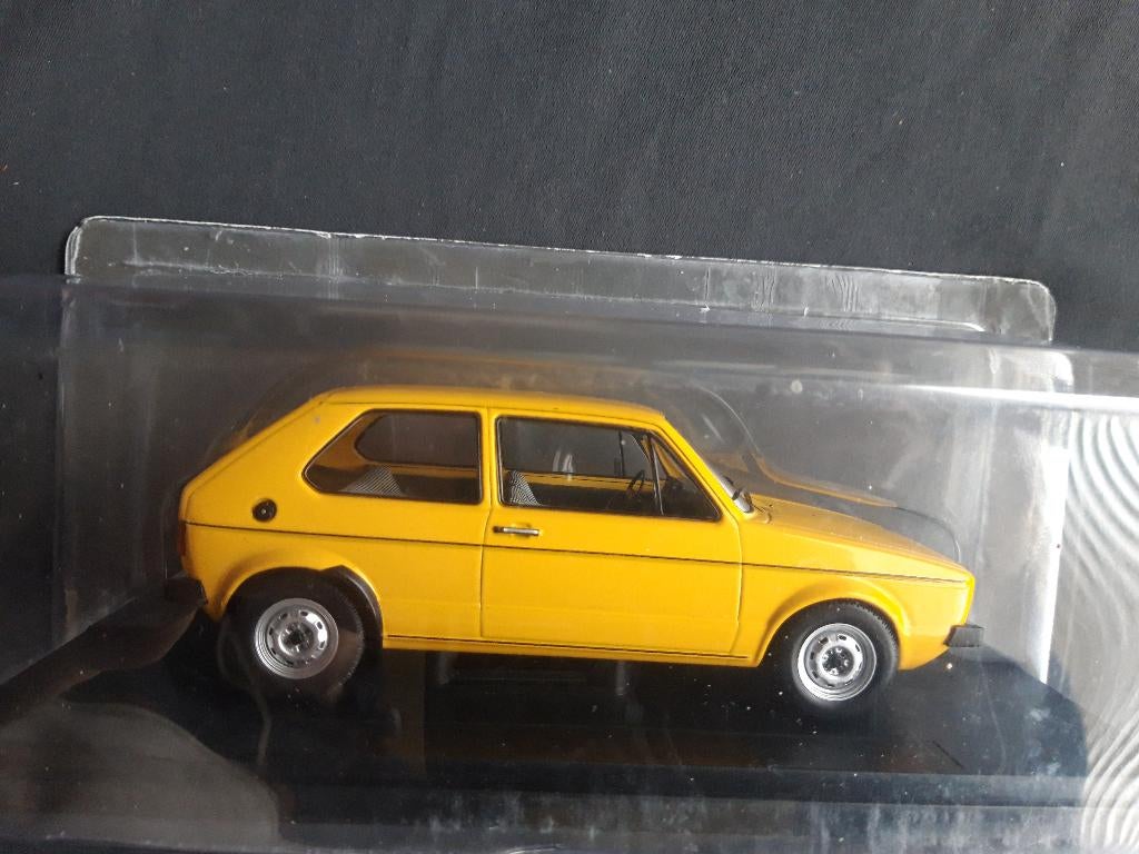 VW Golf L geel 1975 – 1/24 NIEUW in blister, Ophalen of Verzenden, Nieuw, Auto, Overige merken
