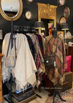 Engelse wollen poncho Bronte by Moon Antique Dress Stewart, Westdijk 41 3241GT Middelharnis, Ophalen of Verzenden, Info@hetlijstjevanbrocante.nl