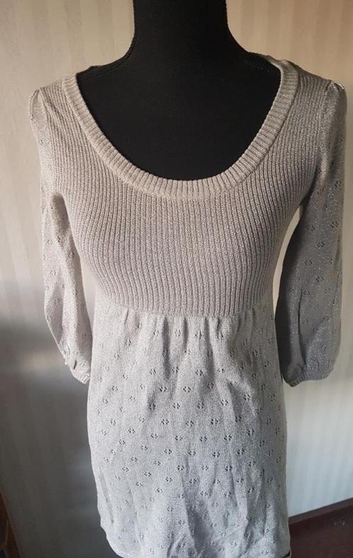 Feestelijk zilverkleurig jurkje van H&M, zgan, pofmouwen, Kleding | Dames, Jurken, Zo goed als nieuw, Maat 36 (S), Grijs, Boven de knie