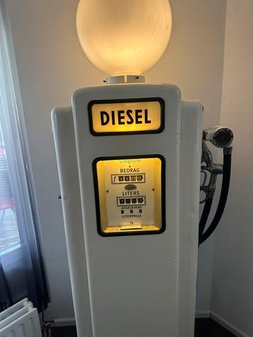 Gulf benzinepomp ca 1950 beschikbaar voor biedingen