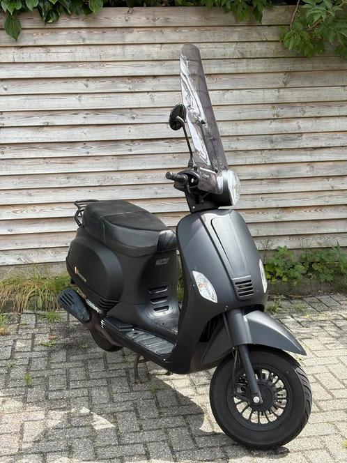 Senzo RivaLux, Fietsen en Brommers, Scooters | Overige merken, Zo goed als nieuw, Maximaal 25 km/u, Benzine, Ophalen