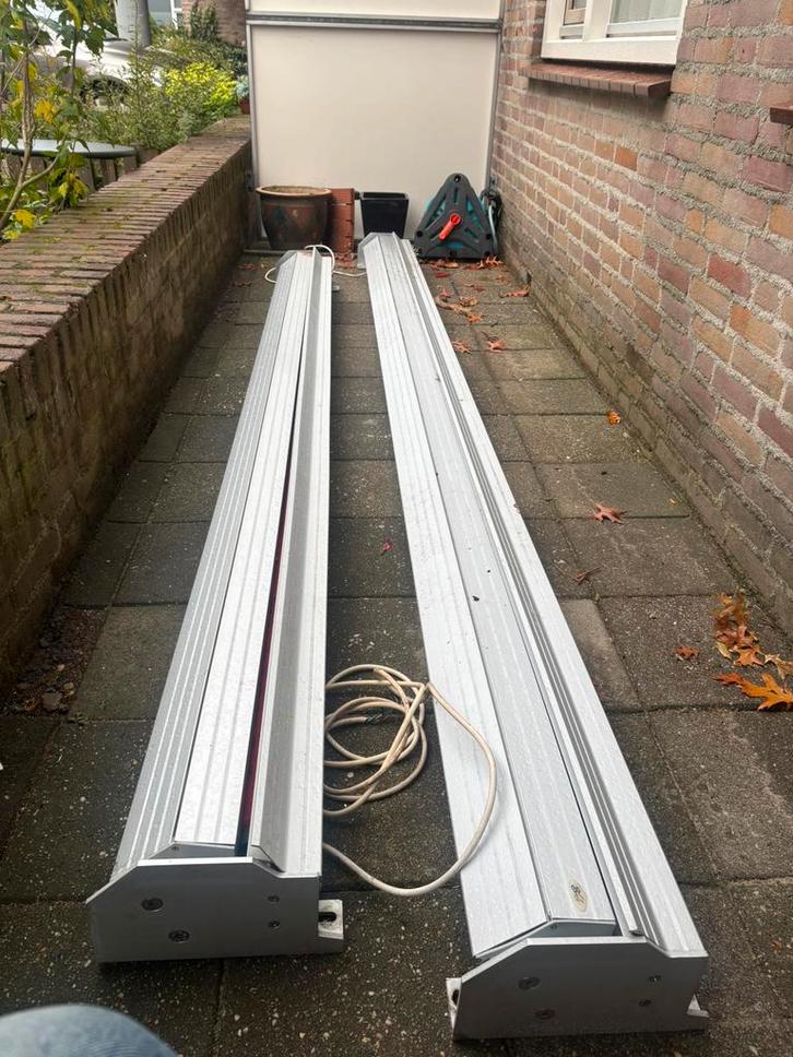2 stuks electrisch bedienbare knikarm zonneschermen, Tuin en Terras, Zonneschermen, Gebruikt, Knikarmscherm, 150 tot 300 cm, 250 cm tot 450 cm