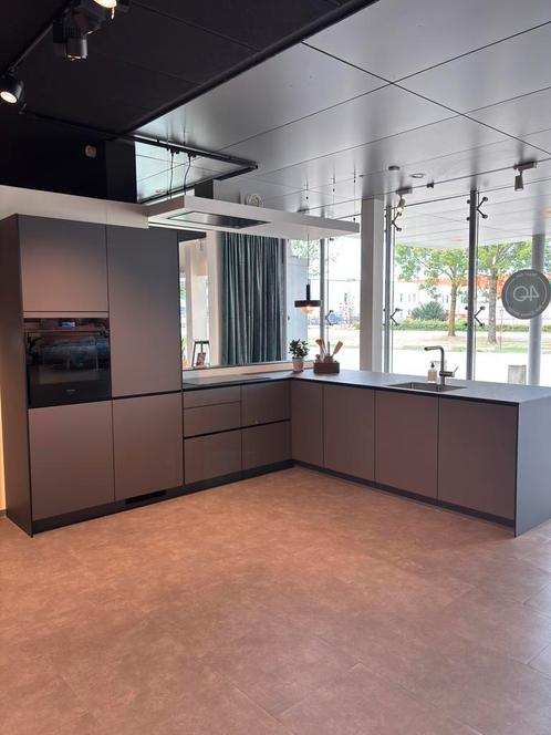 KEUKEN KVIK VAN €20121 VOOR €10200, Huis en Inrichting, Keuken | Complete keukens, Overige typen, Ophalen