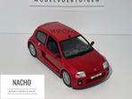 Renault Clio V6 | Universal Hobbies | schaal 1:18, Hobby en Vrije tijd, Modelauto's | 1:18, Ophalen of Verzenden, Zo goed als nieuw