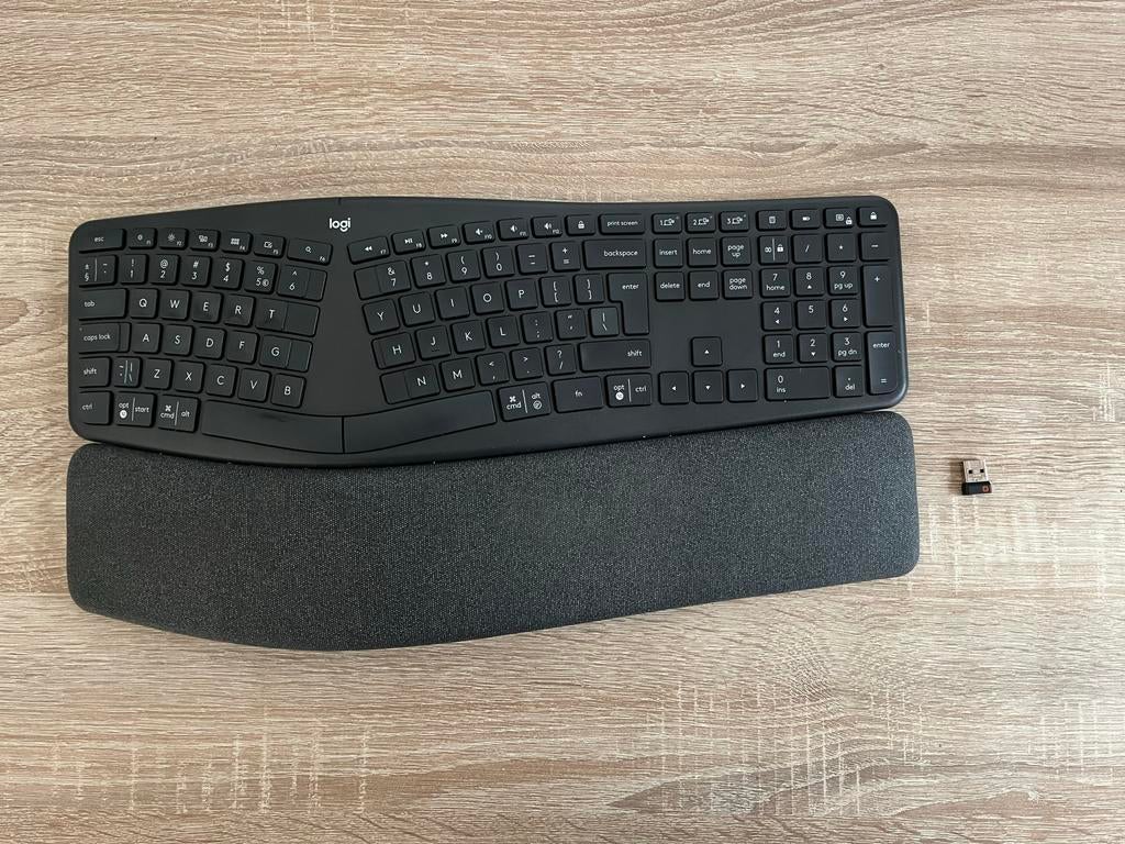 Logi Ergo K860 Ergonomisch Toetsenbord - Zo Goed Als Nieuw, Ergonomisch, Ophalen of Verzenden, Zo goed als nieuw, Draadloos