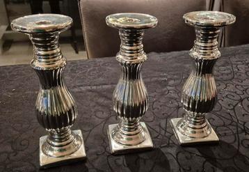 Zilverkleurige Kandelaars - Set van 3 beschikbaar voor biedingen