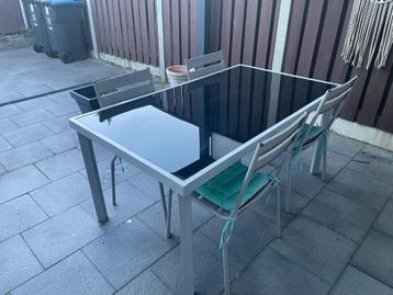 Tuintafel + 4 stoelen beschikbaar voor biedingen