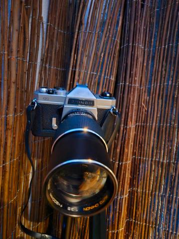 Chinon slr camera.2 lenzen + standaard zit erbij zie foto's  beschikbaar voor biedingen