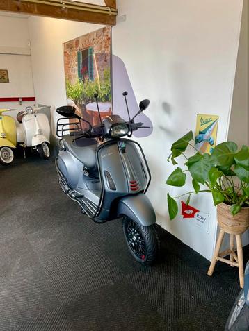 Vespa Sprint 50 IGET // 2017 // Mat Grijs // Brom 45 KM beschikbaar voor biedingen