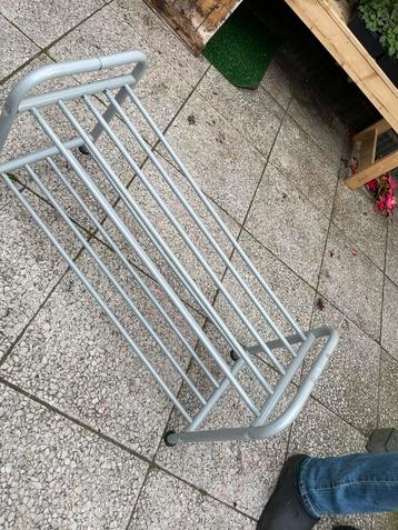Schoenen rek  beschikbaar voor biedingen