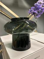 Nieuwe donker getinte vaas in doos, Zwart, Nieuw, Ophalen of Verzenden, Glas