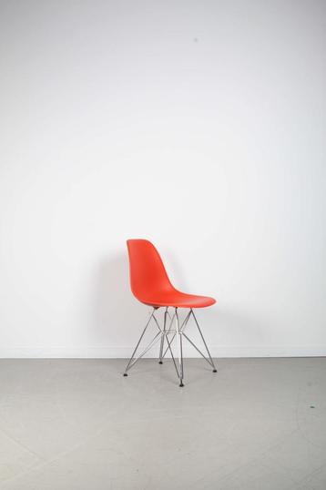 2x Vitra Eames DSR-Stoel Oranje – Chroom beschikbaar voor biedingen