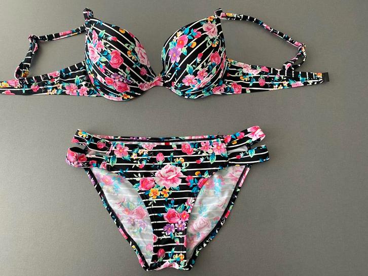 NIEUW! Prachtige bikini van s. Oliver maat 75 C broekje 38 M, Kleding | Dames, Badmode en Zwemkleding, Zo goed als nieuw, Bikini