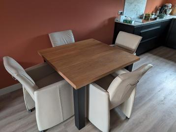Echt eiken eettafel, 108x106x80cm beschikbaar voor biedingen