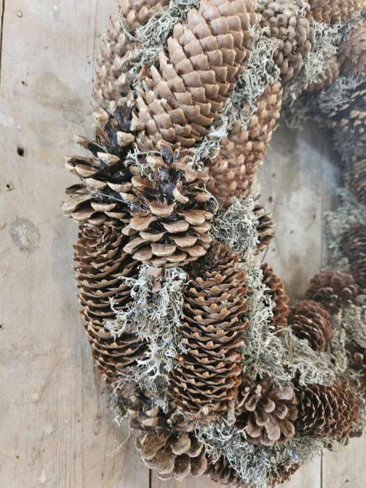 dennenappel krans ``WOONWINKEL RUSTIEK``, Huis en Inrichting, Woonaccessoires | Kransen, Nieuw, Ophalen of Verzenden