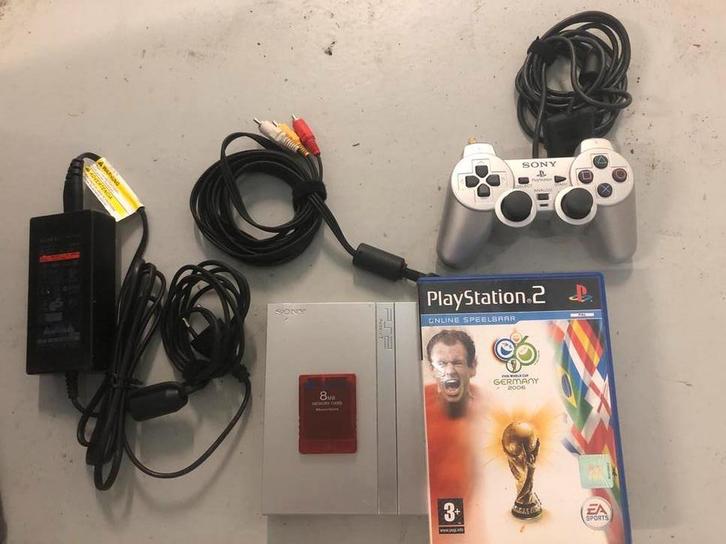 PlayStation 2 Slim Zilver + Game + Controller, Spelcomputers en Games, Spelcomputers | Sony PlayStation 2, Gebruikt, Slim, Zilver