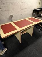 Vintage Houten Bureau met Rood-Witte Afwerking, Verzenden, Zo goed als nieuw, Bureau