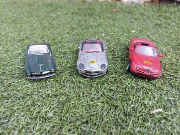 Mooie stalen auto's van 8 cm lang beschikbaar voor biedingen