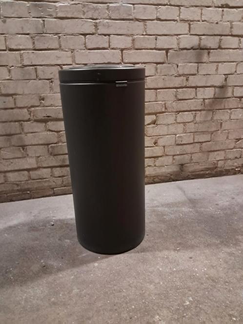 Te koop,Brabanita prullenbak met touch/druk functie., Huis en Inrichting, Woonaccessoires | Prullenbakken, Ophalen