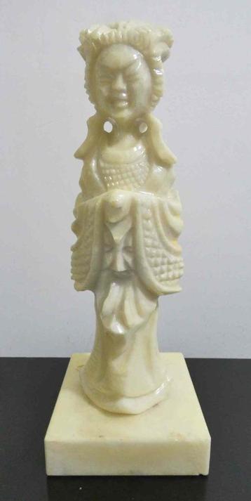 Aziatisch beeldje van een Geisha (onix ??) [1093] beschikbaar voor biedingen