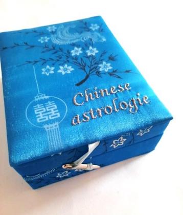 Chinese Astrologie Boek in opbergboxje (8087) beschikbaar voor biedingen