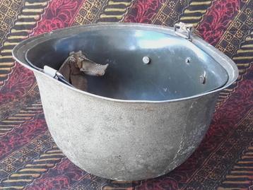 Originele oude Pont de Buis legerhelm uit Frankrijk. beschikbaar voor biedingen