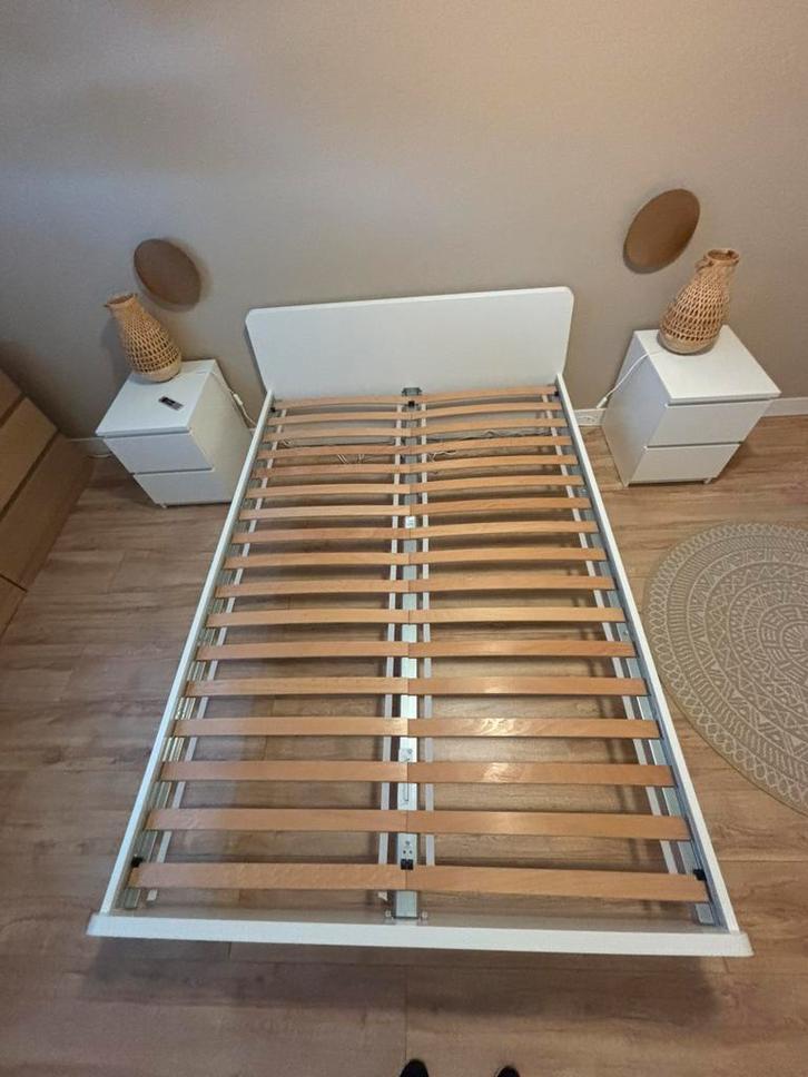 Bed Ikea Askvoll 140-200, Huis en Inrichting, Slaapkamer | Bedden, Zo goed als nieuw, Tweepersoons, 140 cm, 200 cm, Hout, Wit