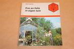 Kas en Folie in Eigen Tuin — Vintage Handboek 1982, Ophalen of Verzenden, Gelezen, Tuinieren en Tuinplanten