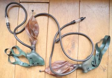 2 Sovjet-Russisch militair surplus piloten-zuurstofmaskers beschikbaar voor biedingen