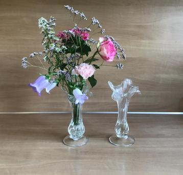 Vintage vaas lelie bloemenvaas 2x beschikbaar voor biedingen