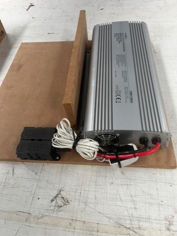 Omvormer 24V naar 220Volt op bord en zekeringen kastjes! beschikbaar voor biedingen