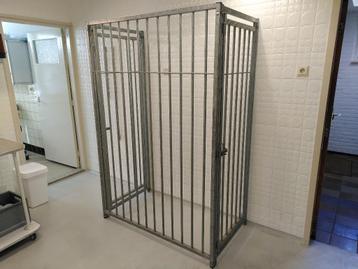 te koop: hondenkennel beschikbaar voor biedingen