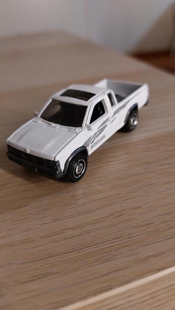 Nissan Pickup Truck hardbody - Zo Goed Als Nieuw, Hobby en Vrije tijd, Modelauto's | Overige schalen, Zo goed als nieuw, Auto