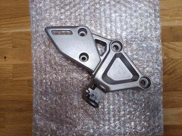 Honda Voetsteun houder rechts CB CBR 650 R 50600-MKN-D50 beschikbaar voor biedingen