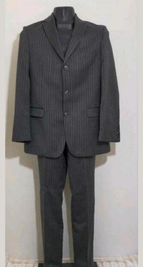 Grijs gestreept kostuum van wool & silk van Hugo Boss, Kleding | Heren, Kostuums en Colberts, Zo goed als nieuw, Maat 52/54 (L)